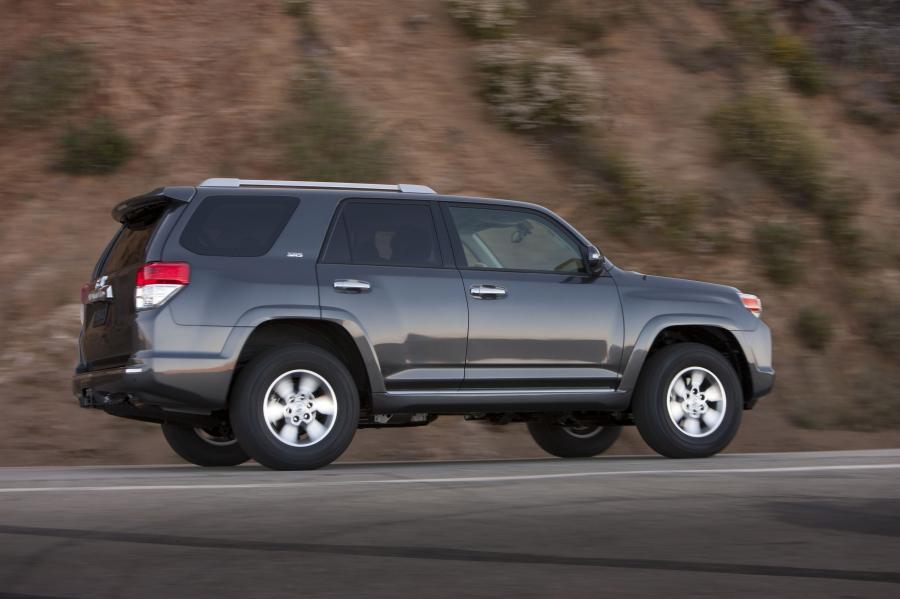  Toyota 4Runner 2010 года  (фото 56 из 84)
